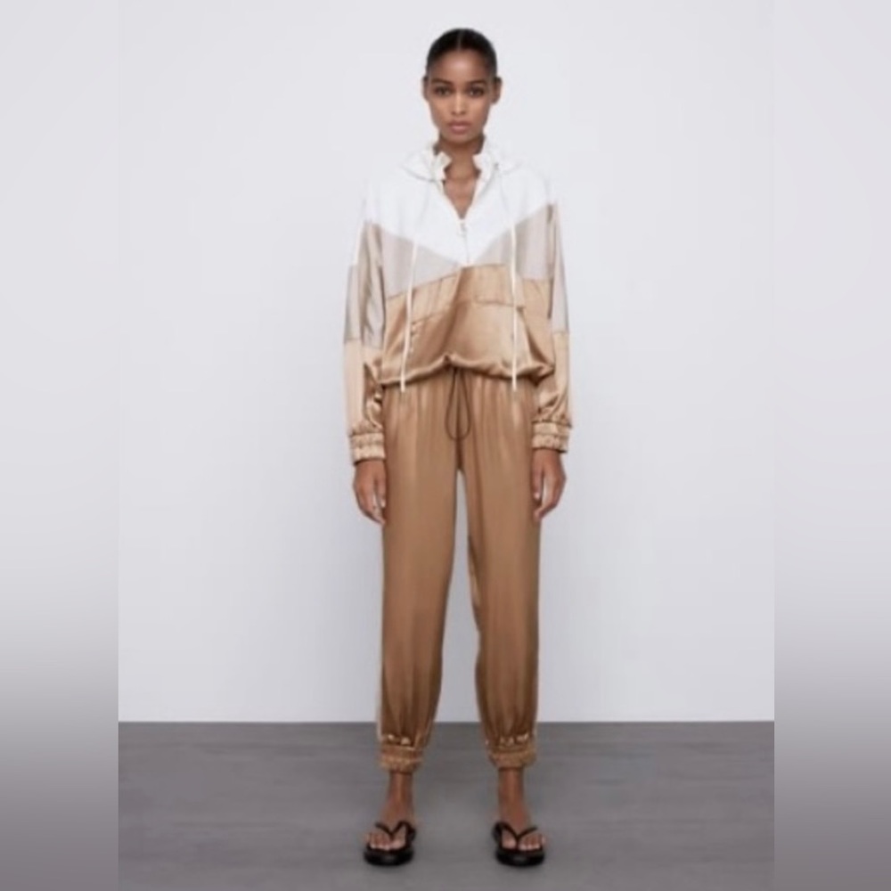 NWT. Zara Cream/Tan Satin
Hooded Sweatshirt/Jacket. Size Medium